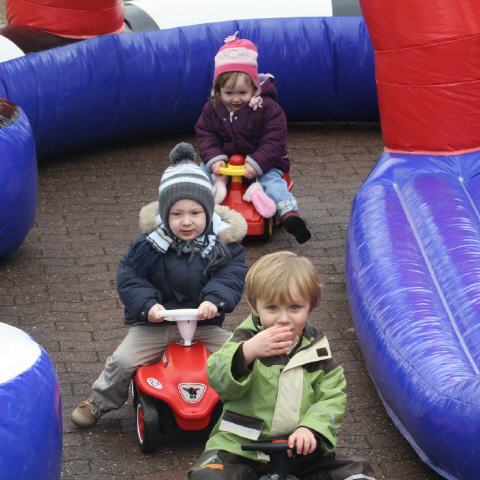 Bambini Minicar Parcours / Rutschauto-Bahn