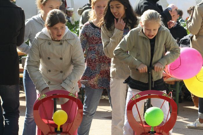 Ballon Platzen Spiel – Familien-Brettspiel Mit Stanzer, Partyspiel Für Kinder & Erwachsene